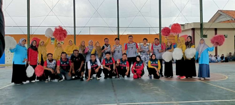 LAGI LAGI SMANTI BIKIN HEBOH !!!! BEGINI KESERUAN EKSIBISI BOLA BASKET..